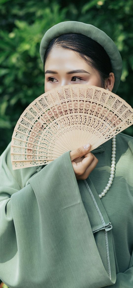 完美 App 模板库页面截图，按搬家、旅行、复盘等场景分类的模板卡片网格，每张卡片标注包含条目数量